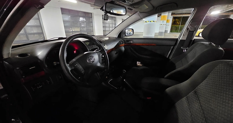 Toyota Avensis cena 13500 przebieg: 260000, rok produkcji 2005 z Katowice małe 211